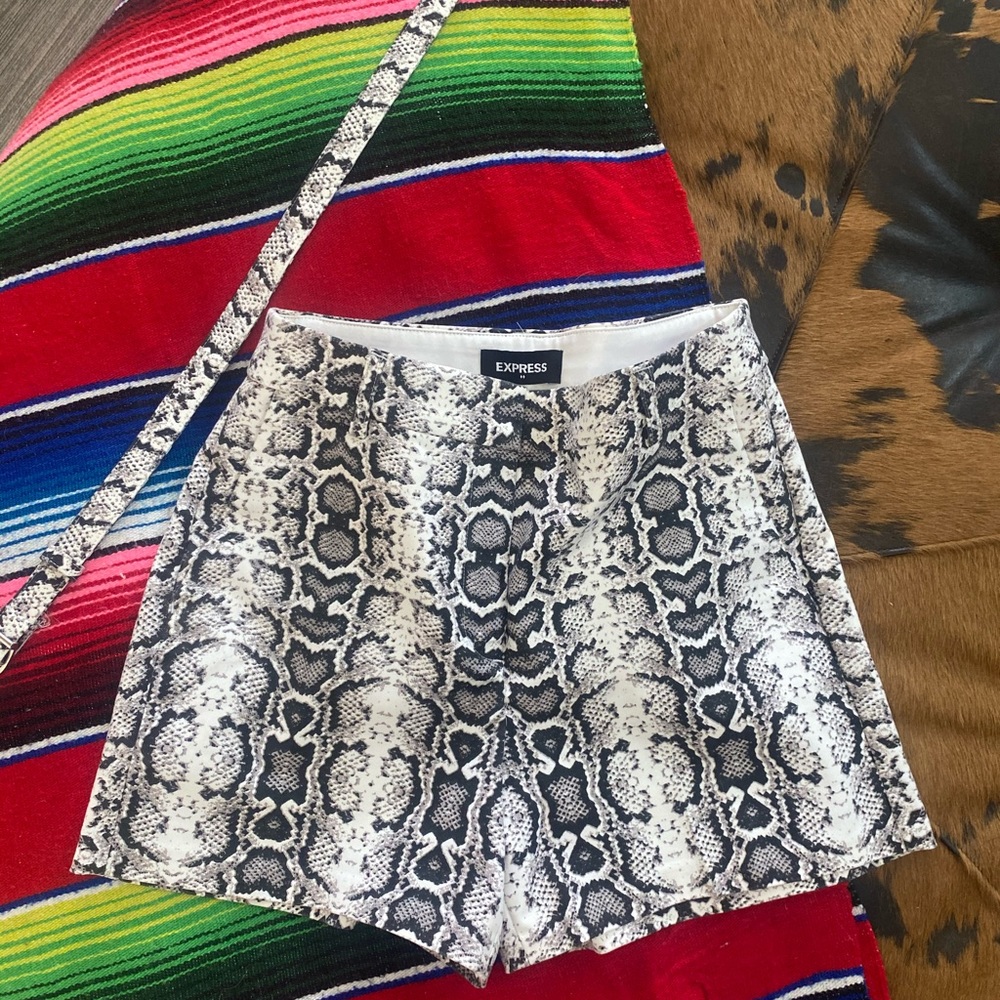 Snakeskin high waisted  shorts with front pockets